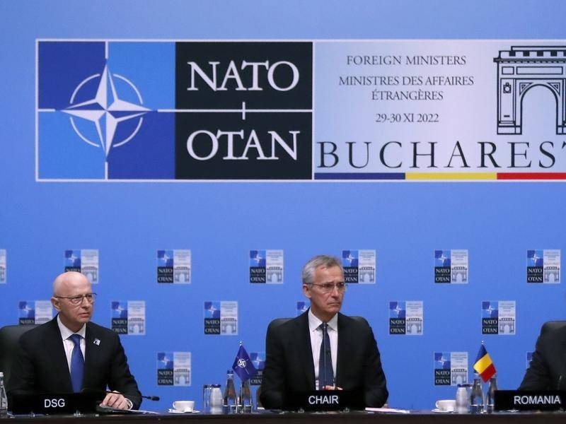 Lo Ukraine thất thế, NATO tìm cách tăng cường vũ khí cho Kiev